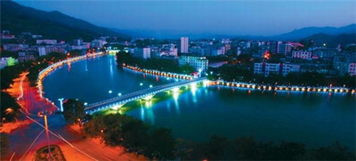 海南昌江海南岛凭借得天独厚的生态环境资源,吸引着不少内陆人士及候鸟群。第一时间想到三亚清水湾等知名旅游胜地买房,但是西线特别是昌江有原生态资源的优势,不单单是棋子湾,随着海南国际旅游岛的深入发展,基础设施等交通配套不段完善,如今在西线置业也是不错的选择! 海南昌江海南岛凭借得天独厚的生态环境资源,吸引着不少内陆人士及候鸟群。第一时间想到三亚清水湾等知名旅游胜地买房,但是西线特别是昌江有原生态资源的优势,不单单是棋子湾,随着海南国际旅游岛的深入发展,基础设施等交通配套不段完善,如今在西线置业也是不错的选择!